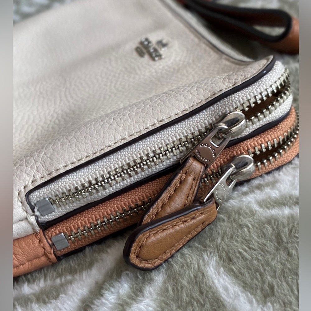 Coach White Pebbled Leather Wristlet with Coral Tag - Picture 5 of 13